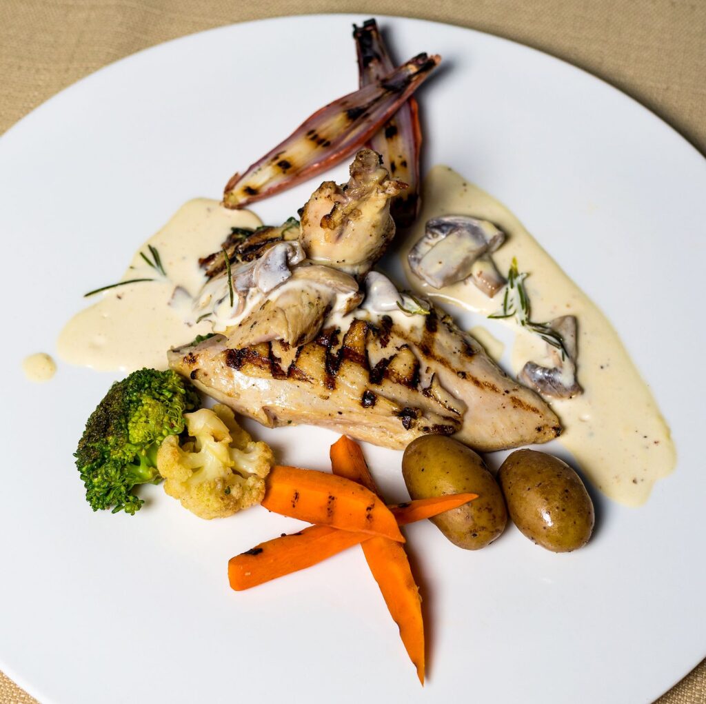Pechuga de pollo a la plancha con salsa de yogur
